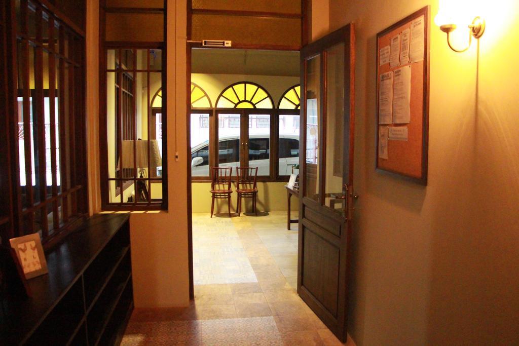 Niras Bankoc Hostel Бангкок Экстерьер фото