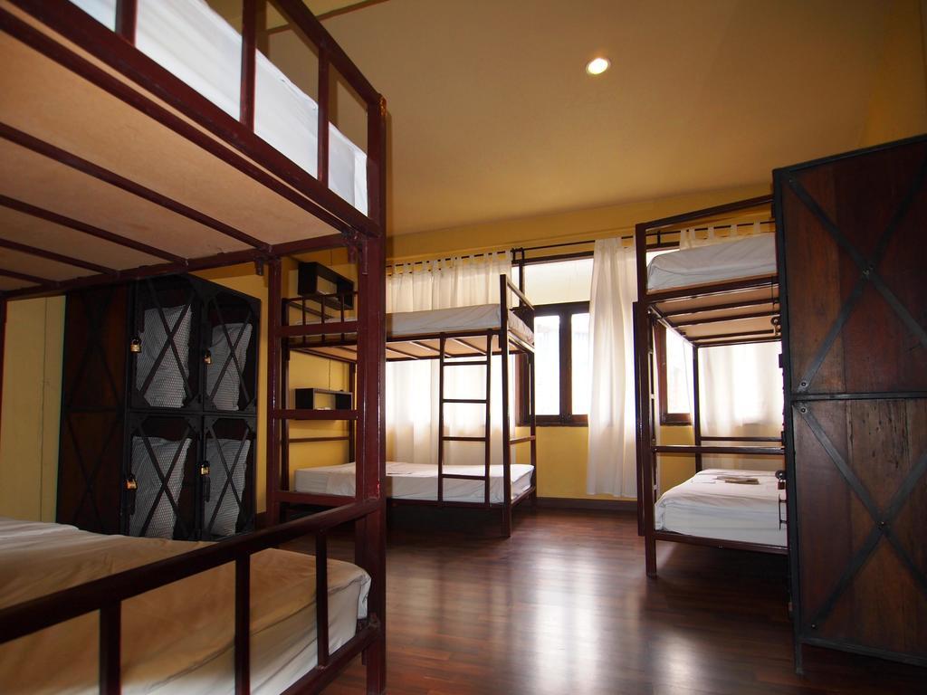 Niras Bankoc Hostel Бангкок Экстерьер фото