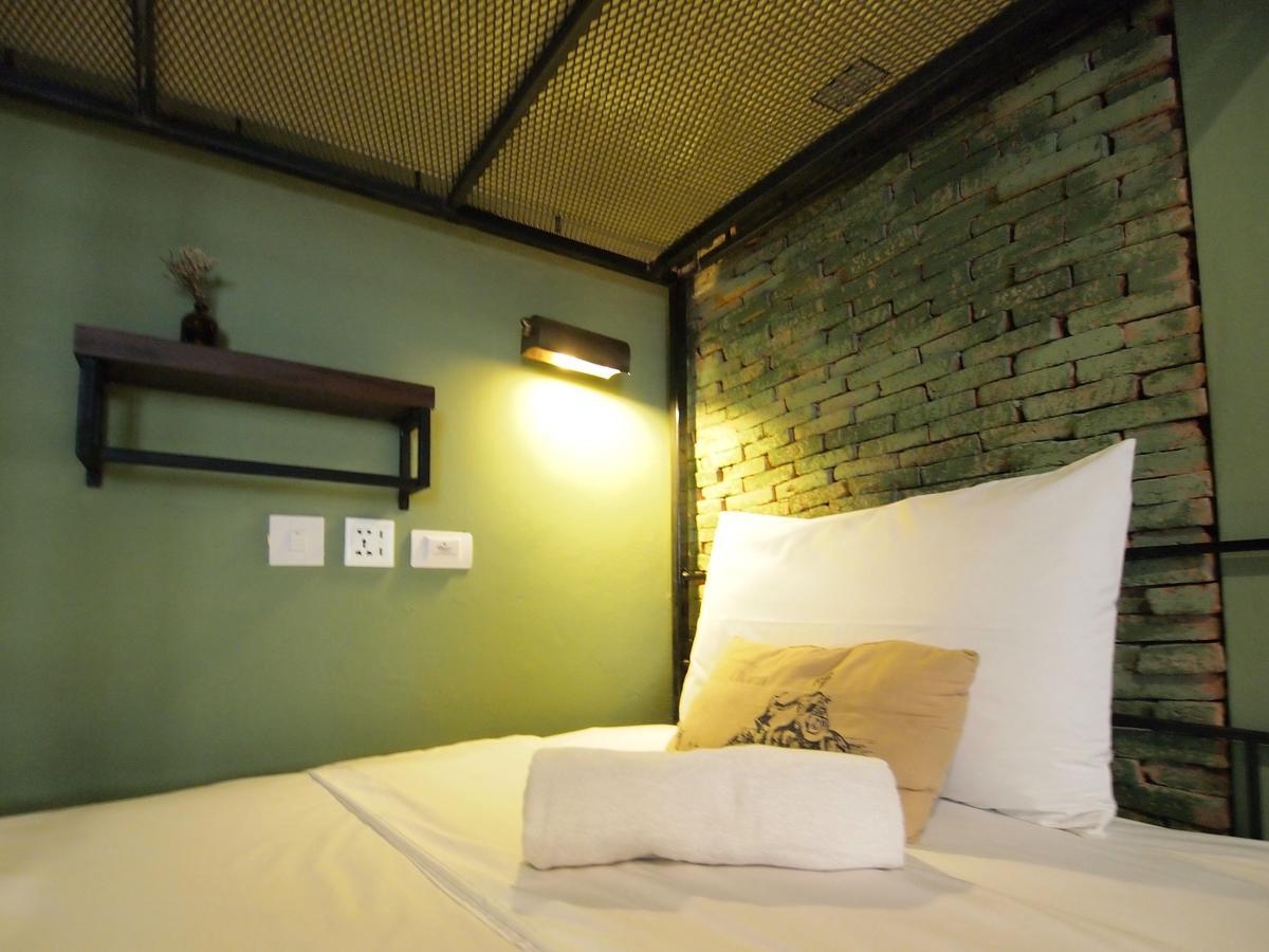 Niras Bankoc Hostel Бангкок Экстерьер фото