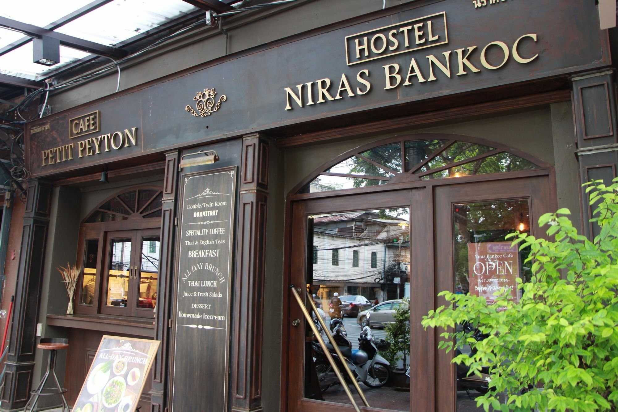 Niras Bankoc Hostel Бангкок Экстерьер фото