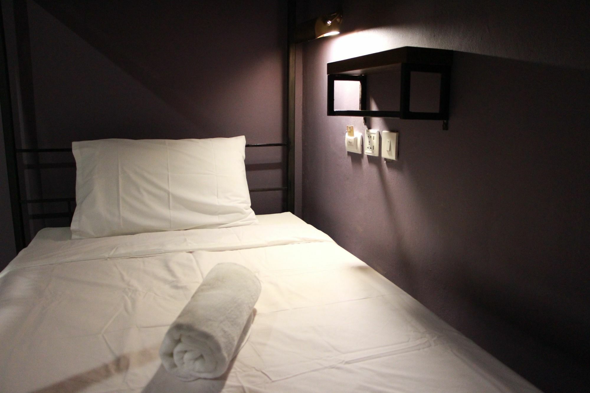 Niras Bankoc Hostel Бангкок Экстерьер фото